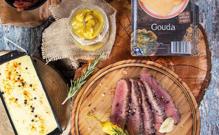 Gouda s hovězím na slanině