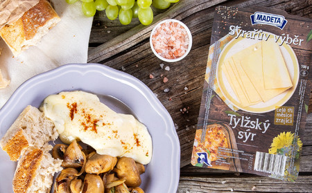 Tylžský sýr s žampiony na víně